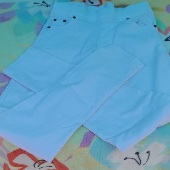 White jeggings size medium - Picture 2 of 3